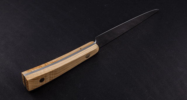 Couteau utile design - manche en if de qualité exceptionnelle, lame carbone