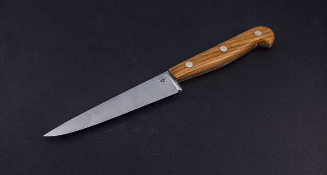 Couteau utile traditionnel - manche en merisier, lame carbone