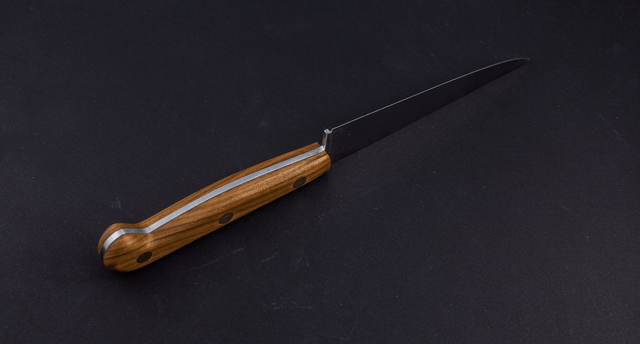 Couteau utile traditionnel - manche en merisier, lame carbone