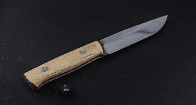 Couteau outdoor - manche acacia, lame carbone